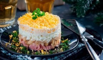 Салаты с курицей на Новый год 2026 — простые и вкусные рецепты на праздничный стол